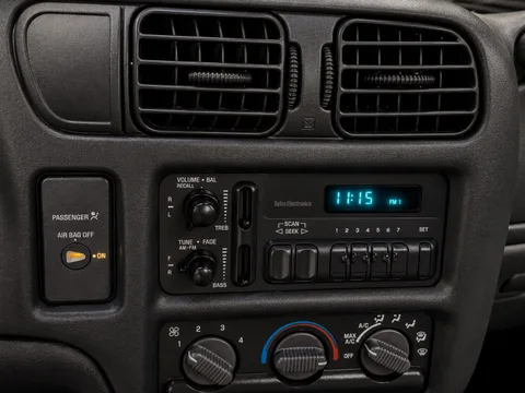 2002 Chevrolet S-10 XL photo 17