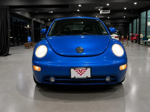 2000 Volkswagen New Beetle GLS — Front_three_quarter