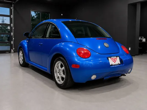 2000 Volkswagen New Beetle GLS — Rear_three_quarter