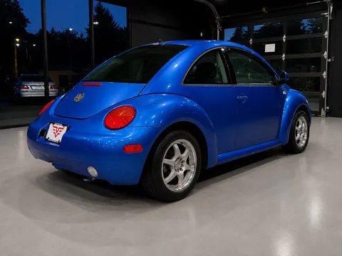 2000 Volkswagen New Beetle GLS — Rear_three_quarter