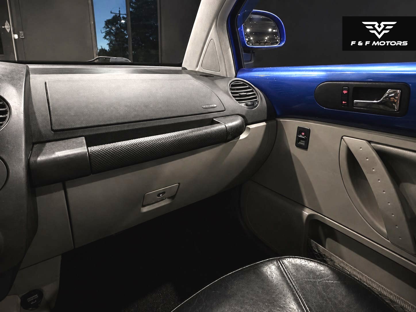 2000 Volkswagen New Beetle GLS — Interior