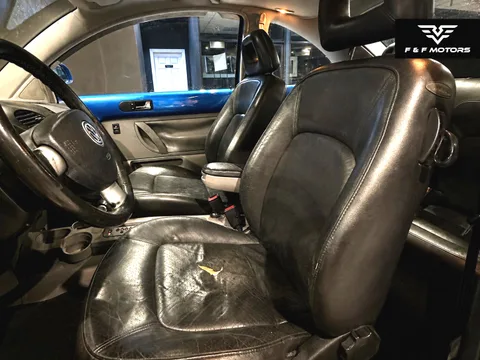 2000 Volkswagen New Beetle GLS — Interior