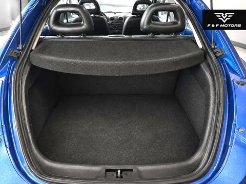 2000 Volkswagen New Beetle GLS — Interior