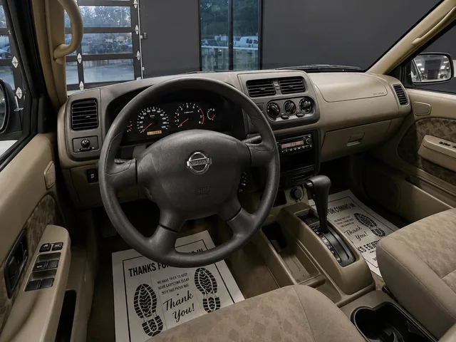 2001 Nissan Xterra XE-V6 — Interior · Photo 7