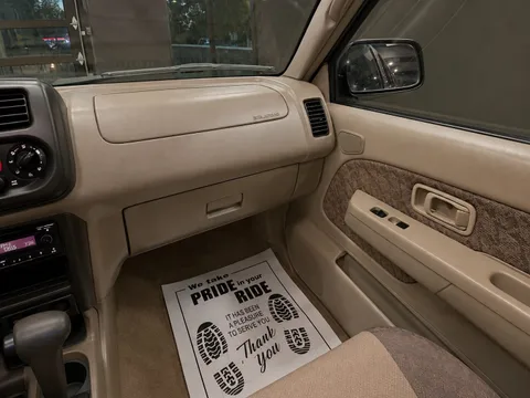 2001 Nissan Xterra XE-V6 photo 11
