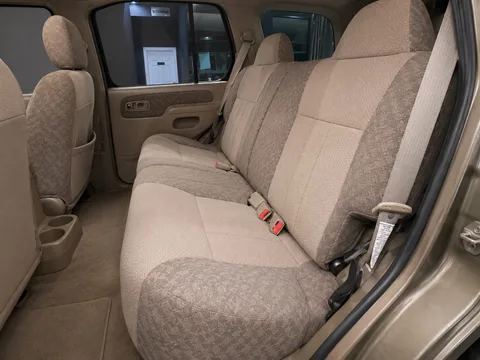 2001 Nissan Xterra XE-V6 — Interior