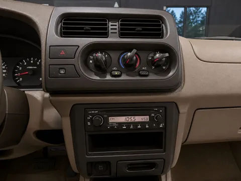 2001 Nissan Xterra XE-V6 photo 19
