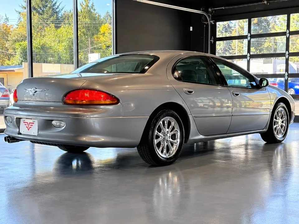 1999 Chrysler Lhs Base — Exterior · Photo 3