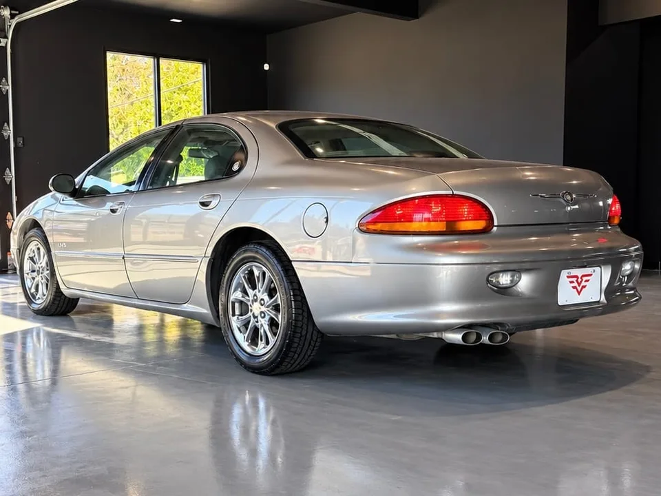 1999 Chrysler Lhs Base — Exterior · Photo 4