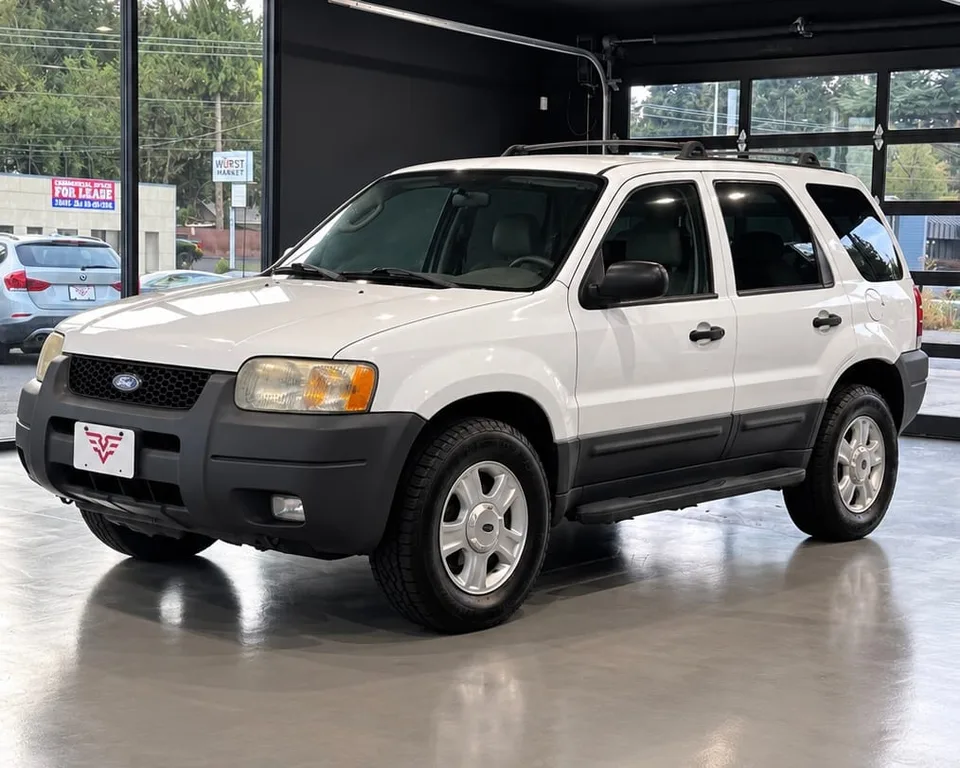 2003 Ford Escape XLT — Front_three_quarter