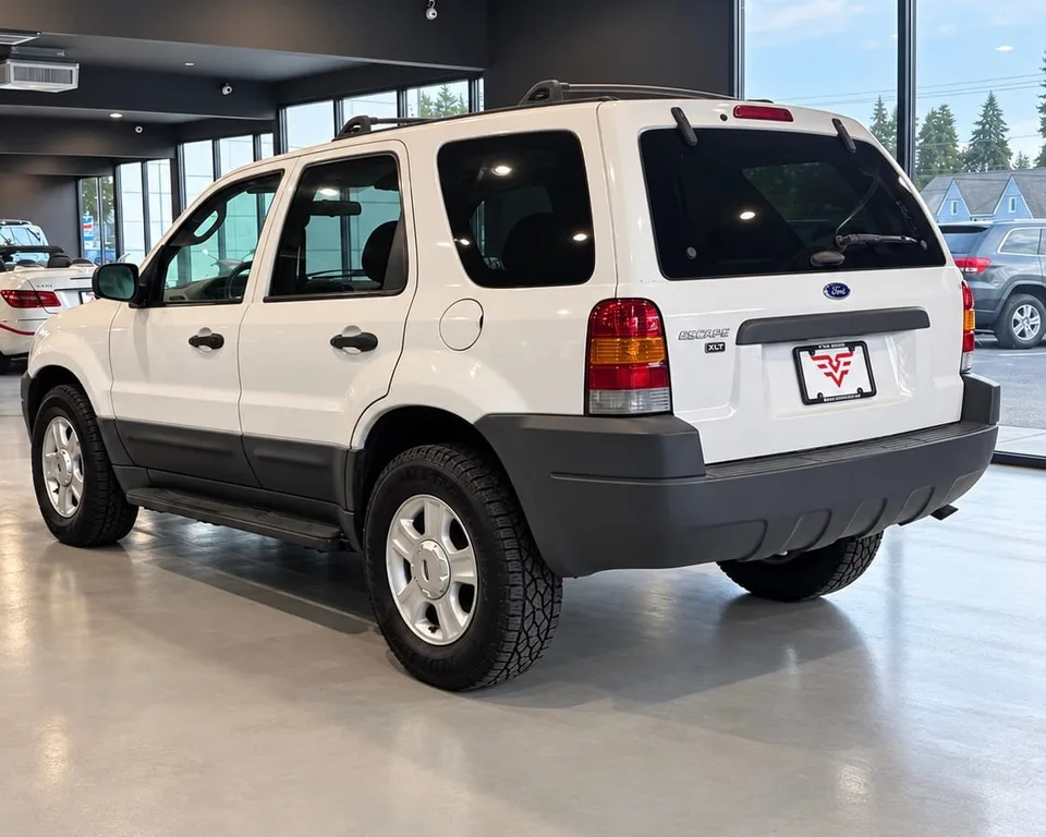 2003 Ford Escape XLT — Rear_three_quarter
