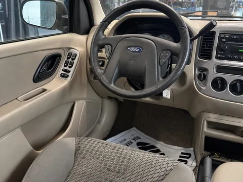 2003 Ford Escape XLT — Interior