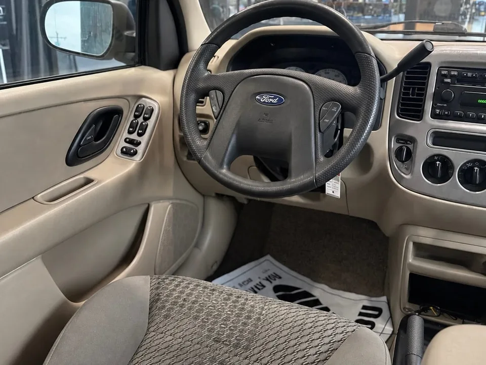 2003 Ford Escape XLT — Interior