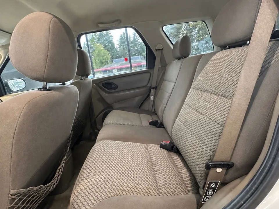 2003 Ford Escape XLT — Interior