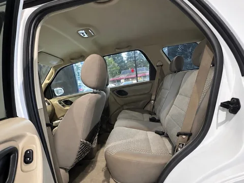 2003 Ford Escape XLT — Interior