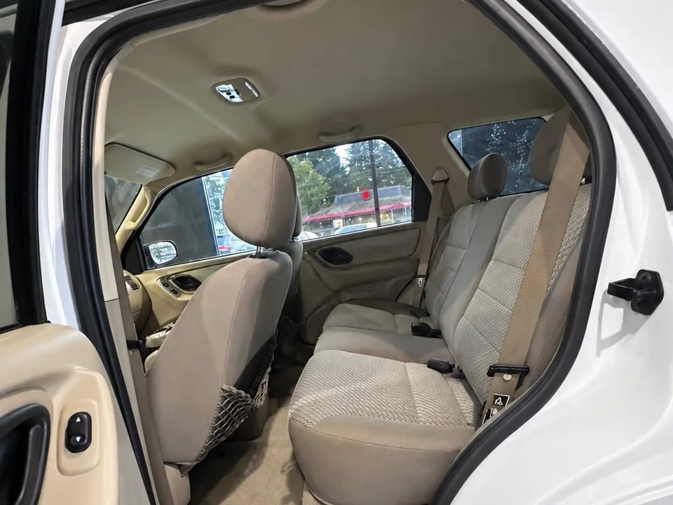 2003 Ford Escape XLT — Interior