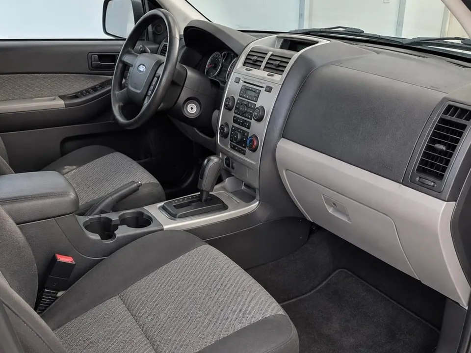 2003 Ford Escape XLT — Interior