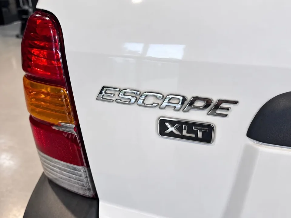 2003 Ford Escape XLT — Rear_three_quarter