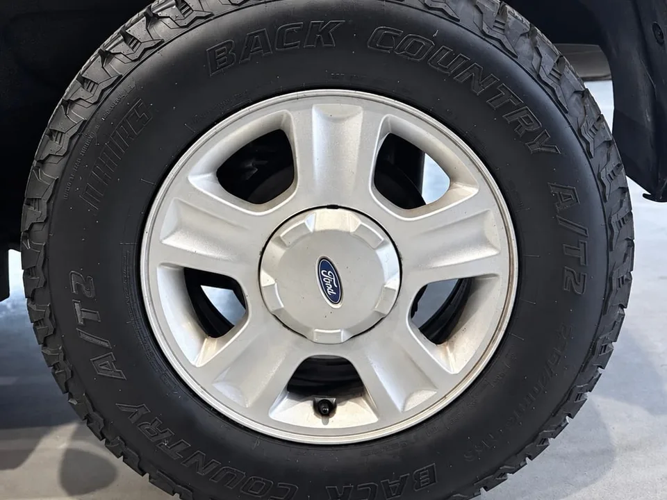 2003 Ford Escape XLT — Wheels