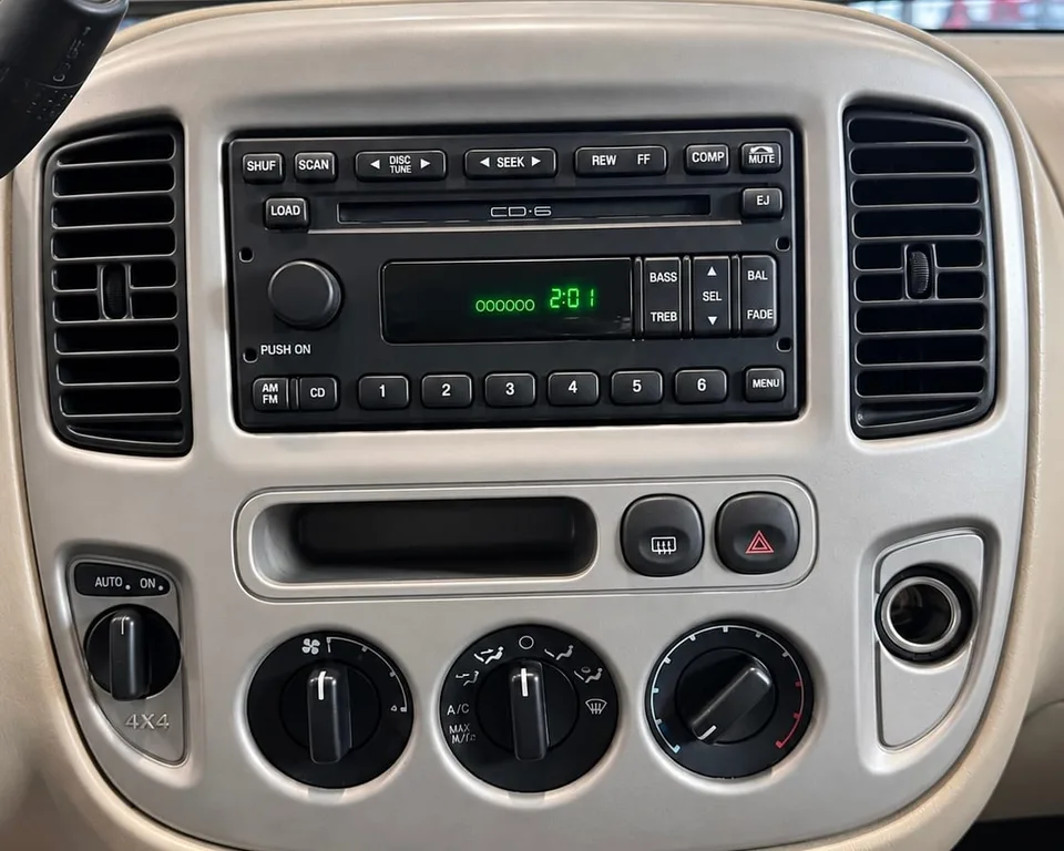 2003 Ford Escape XLT — Interior
