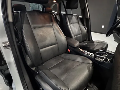 2015 BMW X1 xDrive28i — Interior