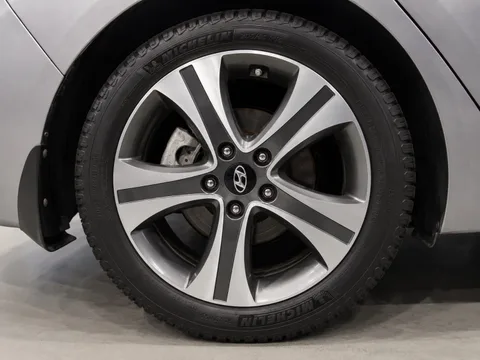 2015 Hyundai Elantra Sport — Wheels