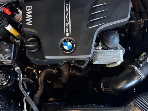 2013 BMW X1 xDrive28i — Engine