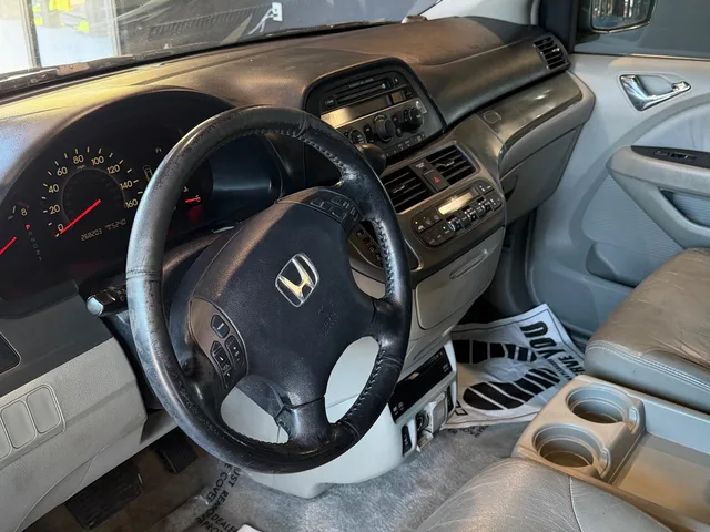2006 Honda Odyssey EX with leather (With Res) — Interior · Photo 7