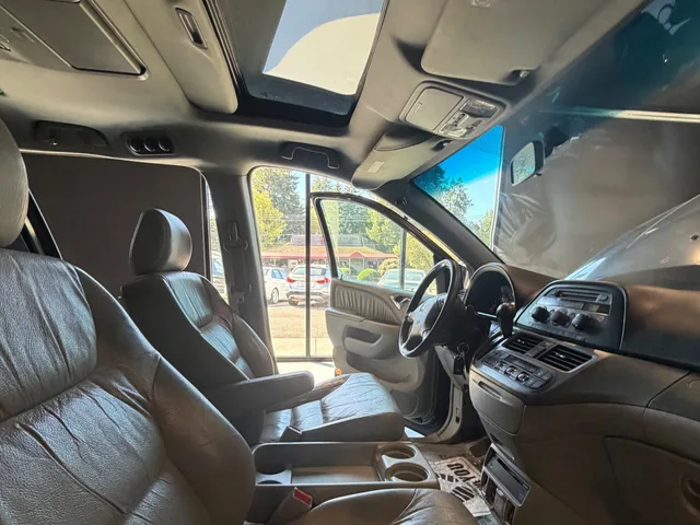 2006 Honda Odyssey EX with leather (With Res) — Engine · Photo 16