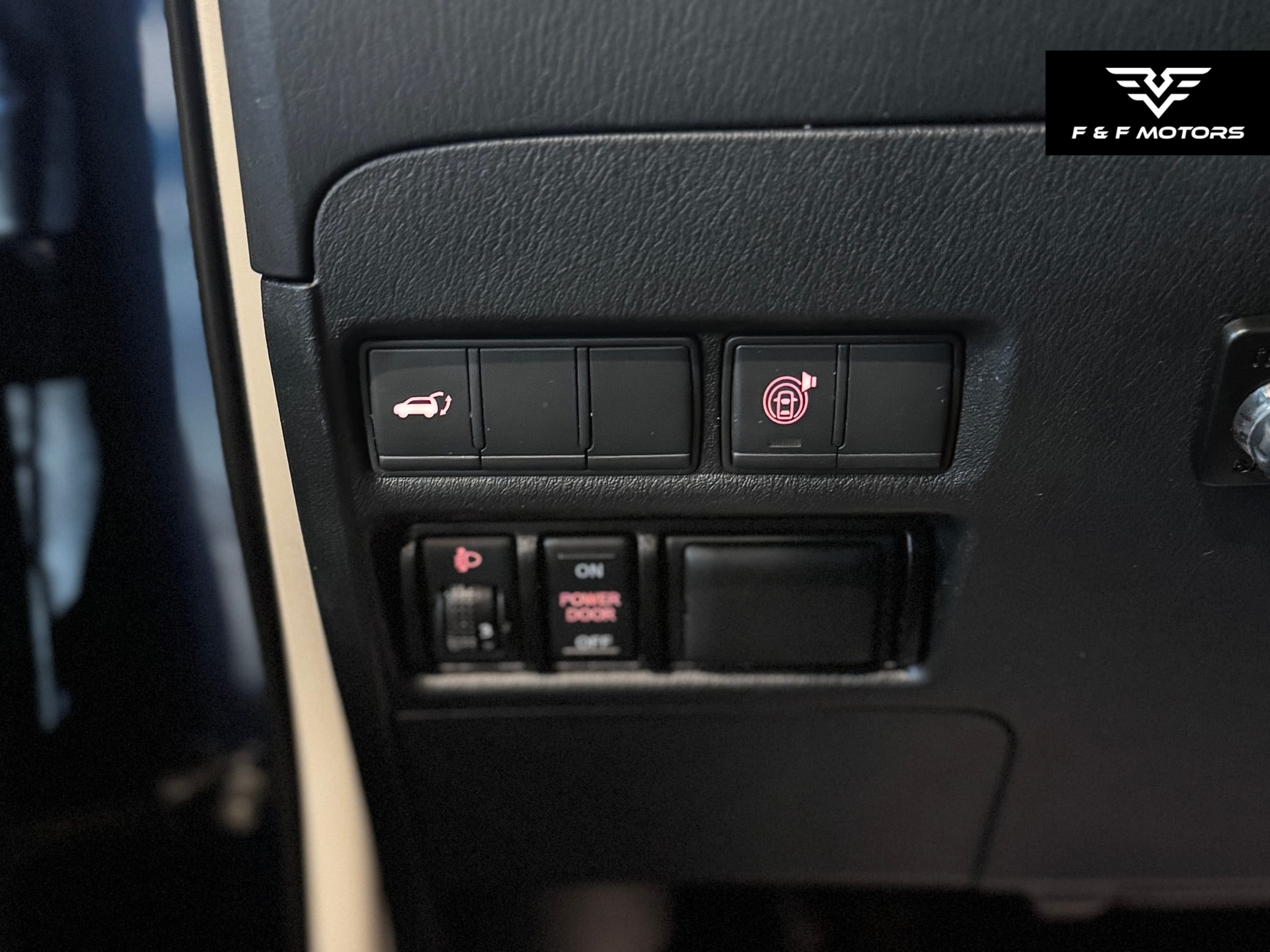 2018 Nissan Armada SL — Interior
