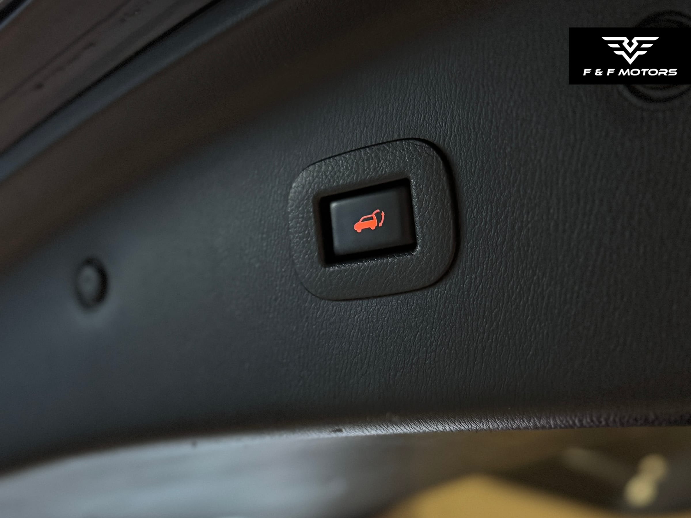 2018 Nissan Armada SL — Interior