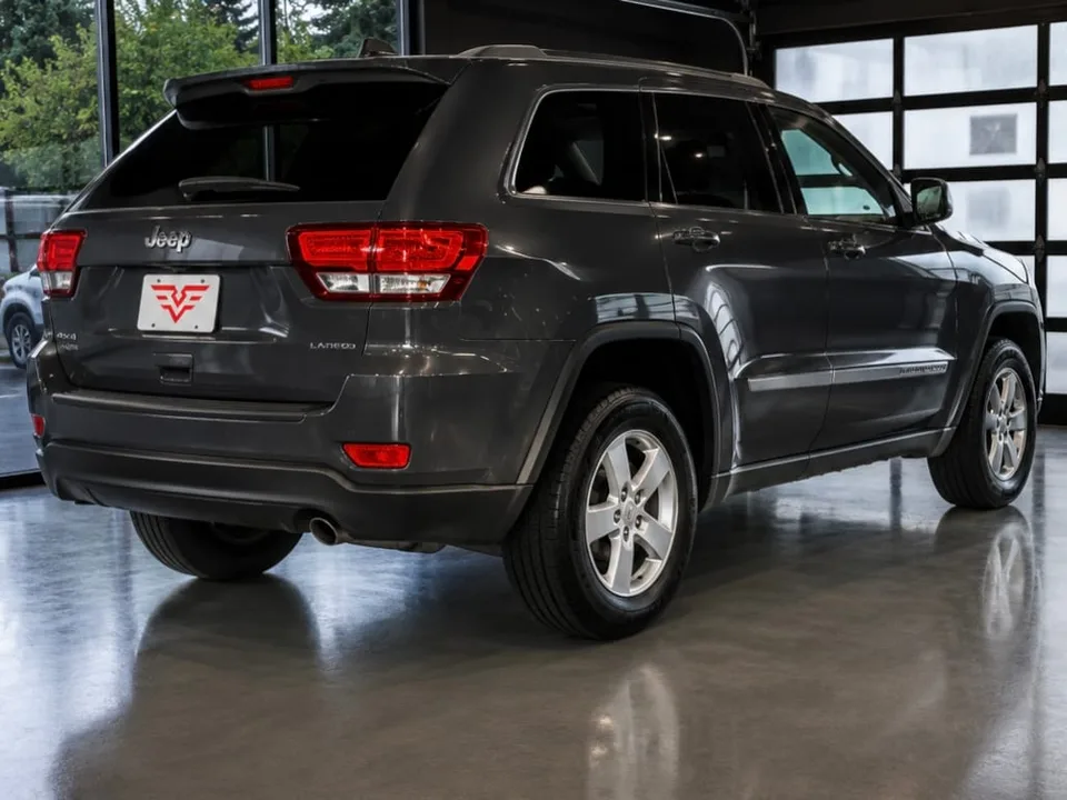 2011 Jeep Grand Cherokee Laredo — Exterior · Photo 4