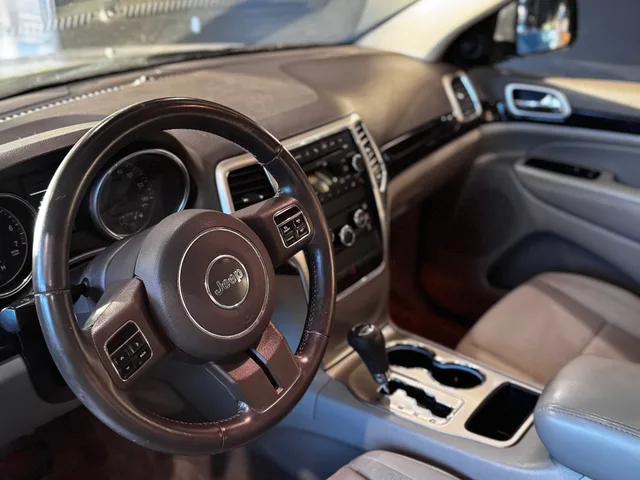 2011 Jeep Grand Cherokee Laredo — Interior · Photo 7