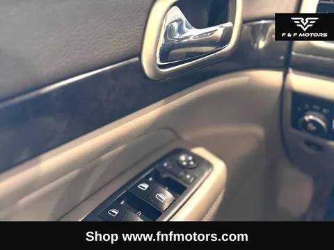 2011 Jeep Grand Cherokee Laredo — Exterior