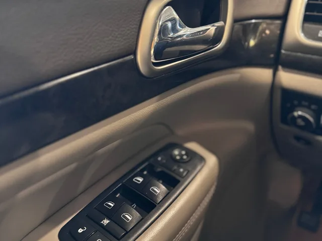 2011 Jeep Grand Cherokee Laredo — Interior · Photo 8