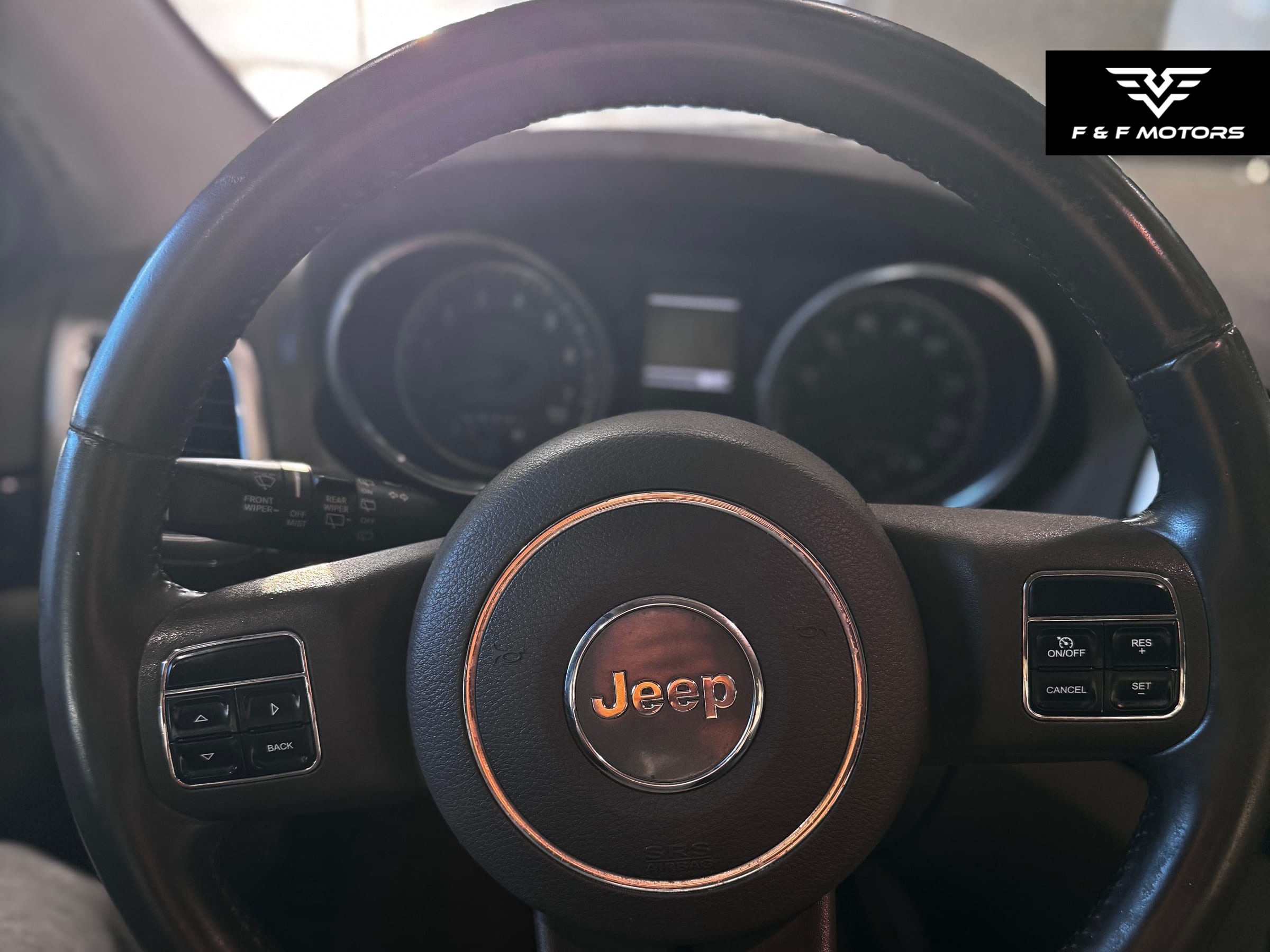 2011 Jeep Grand Cherokee Laredo - Photo 10