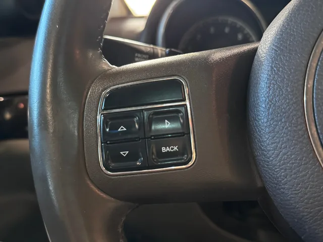 2011 Jeep Grand Cherokee Laredo: Seat-belt pretensioners