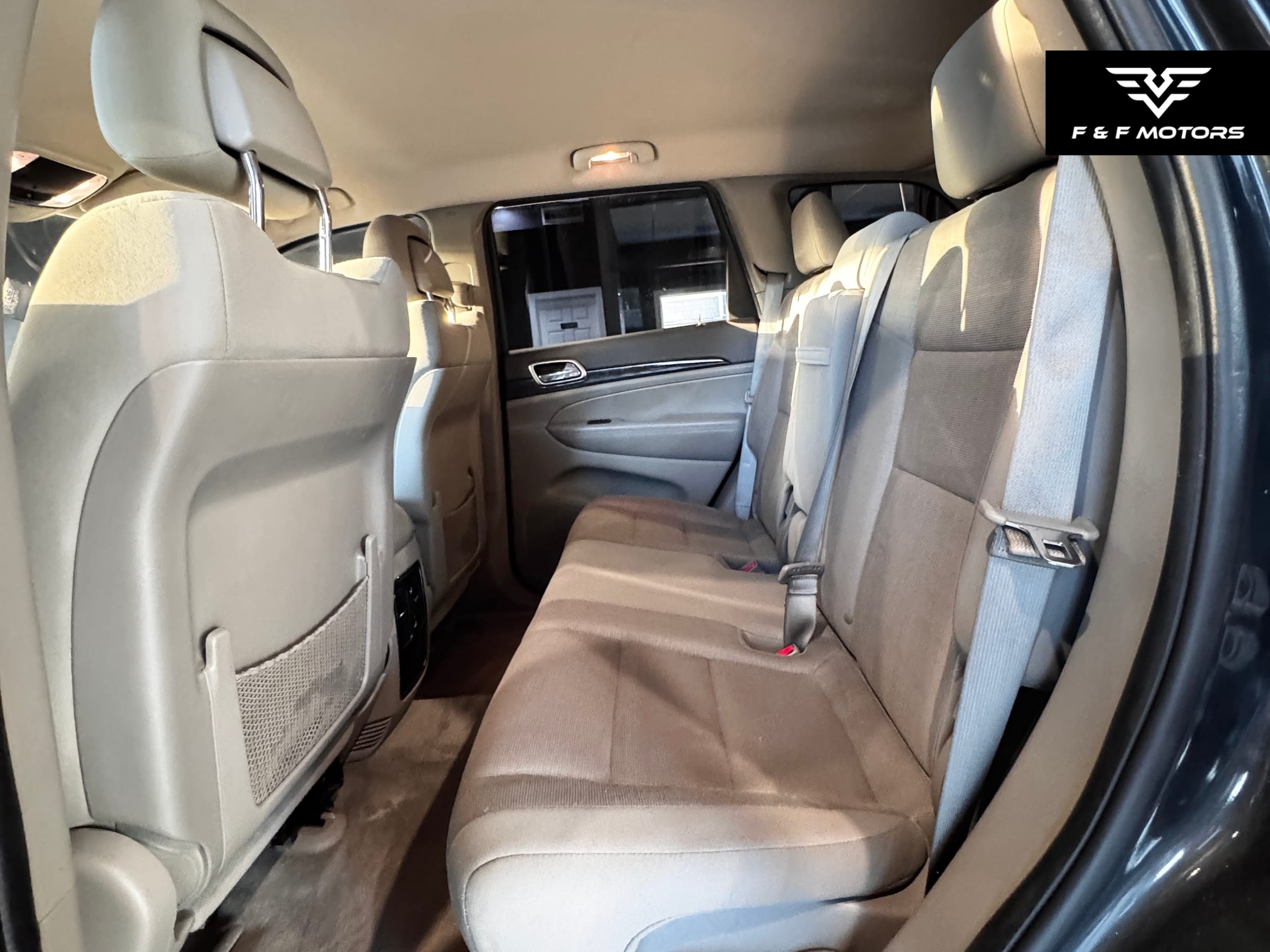 2011 Jeep Grand Cherokee Laredo - Photo 14