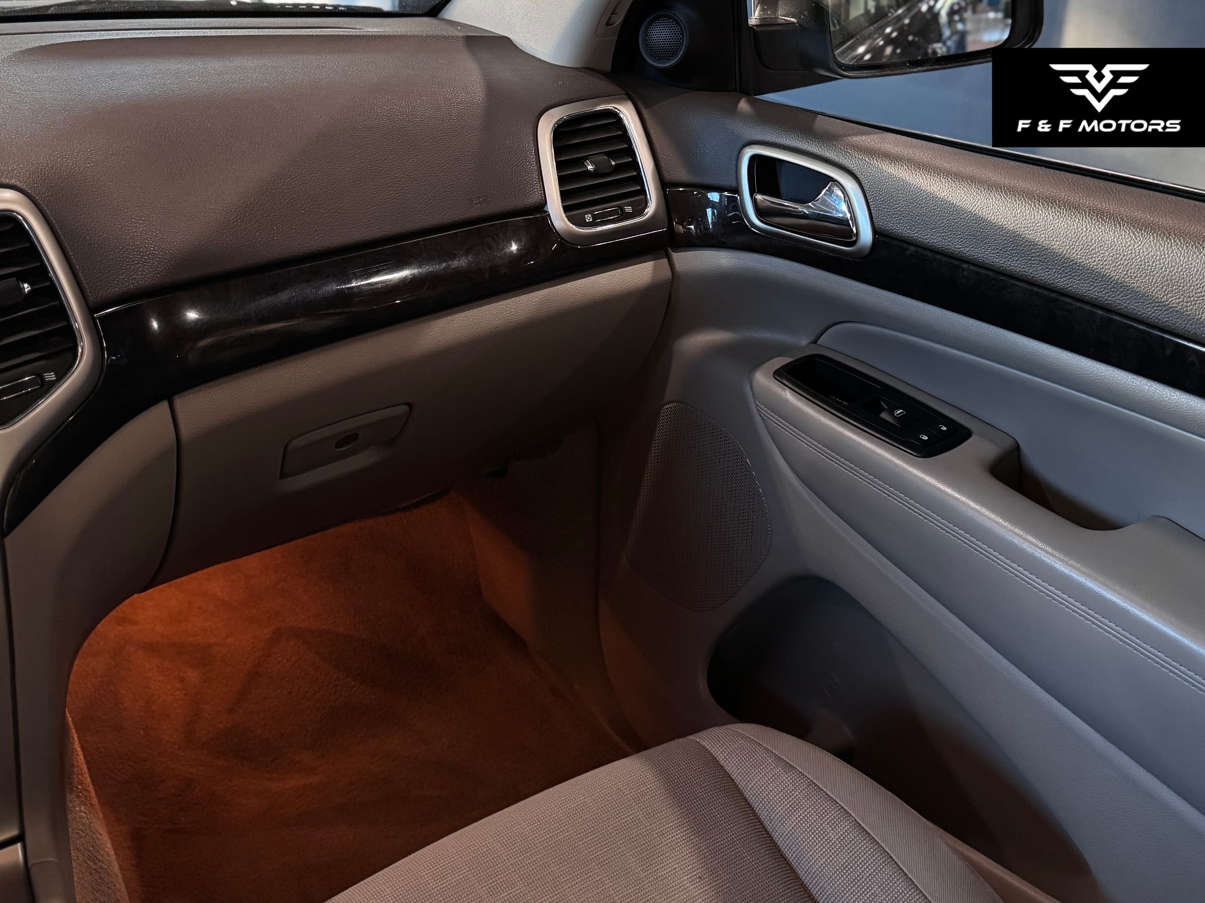 2011 Jeep Grand Cherokee Laredo - Photo 17