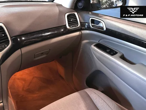 2011 Jeep Grand Cherokee Laredo — Exterior