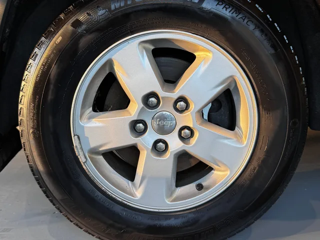2011 Jeep Grand Cherokee Laredo — Wheels · Photo 21