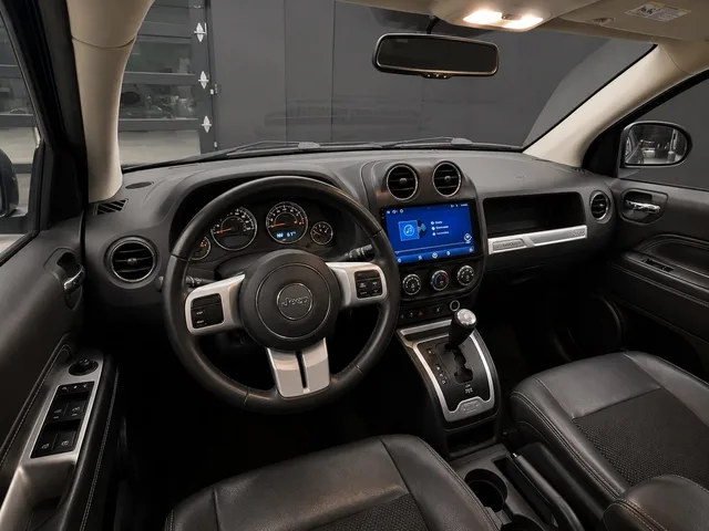 2016 Jeep Compass Latitude — Interior · Photo 7