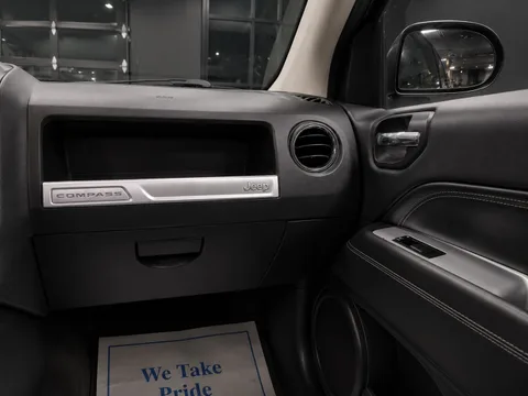 2016 Jeep Compass Latitude — Interior