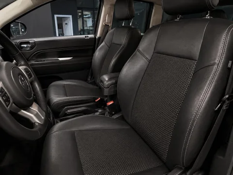 2016 Jeep Compass Latitude — Interior