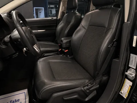 2016 Jeep Compass Latitude — Interior
