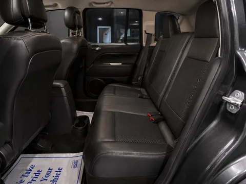 2016 Jeep Compass Latitude — Interior