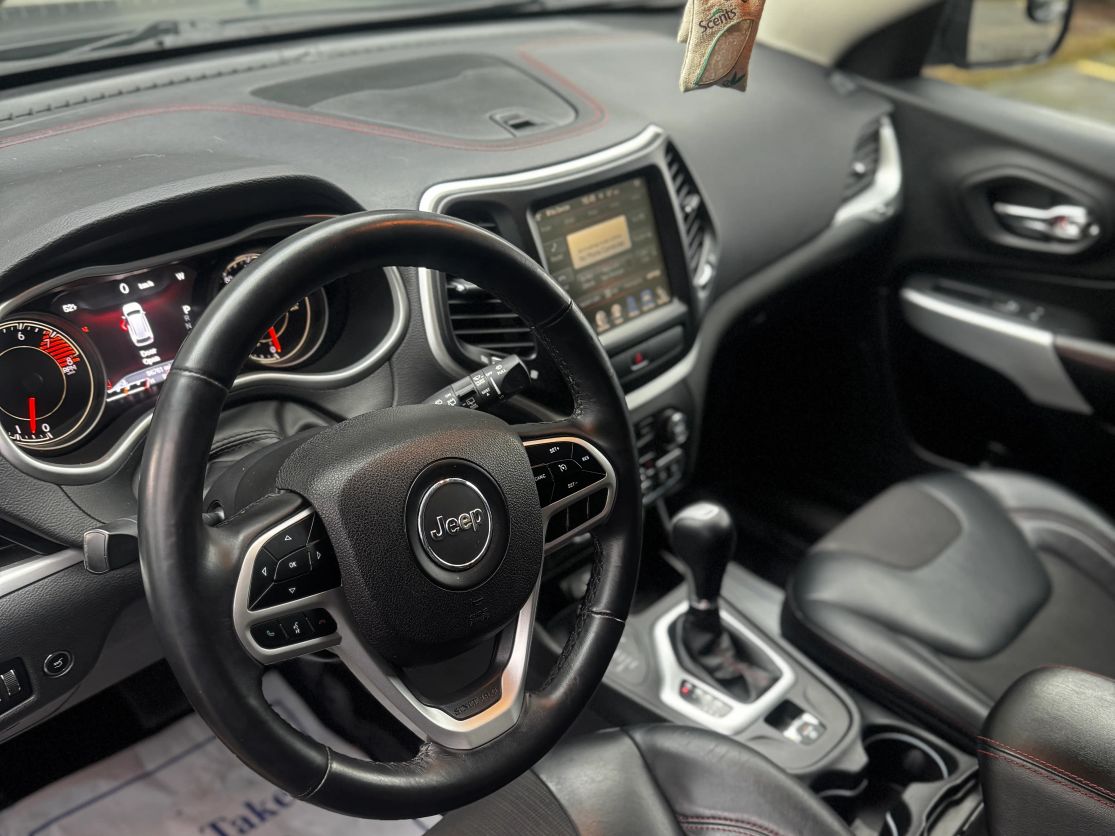 2017 JEEP Cherokee Trailhawk - Photo 9