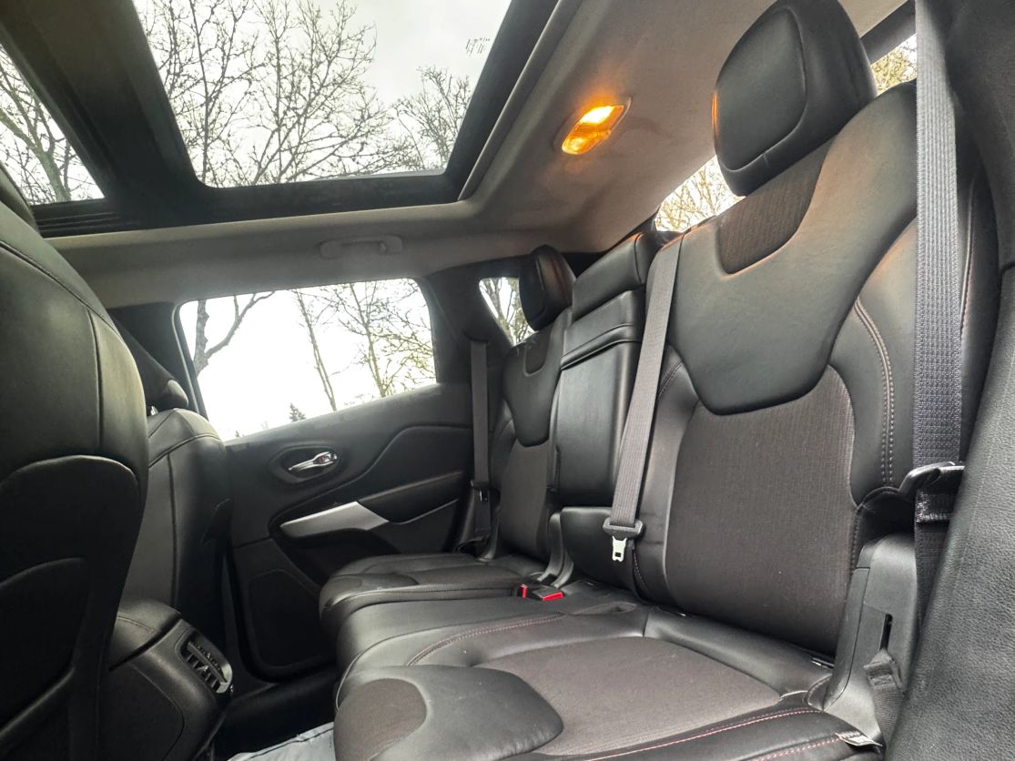 2017 JEEP Cherokee Trailhawk - Photo 12