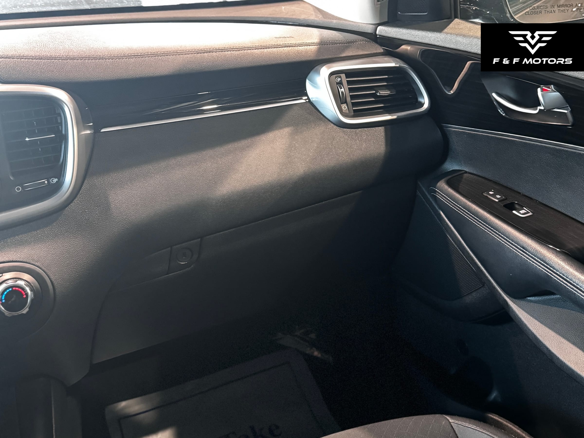 2019 Kia Sorento LX — Interior