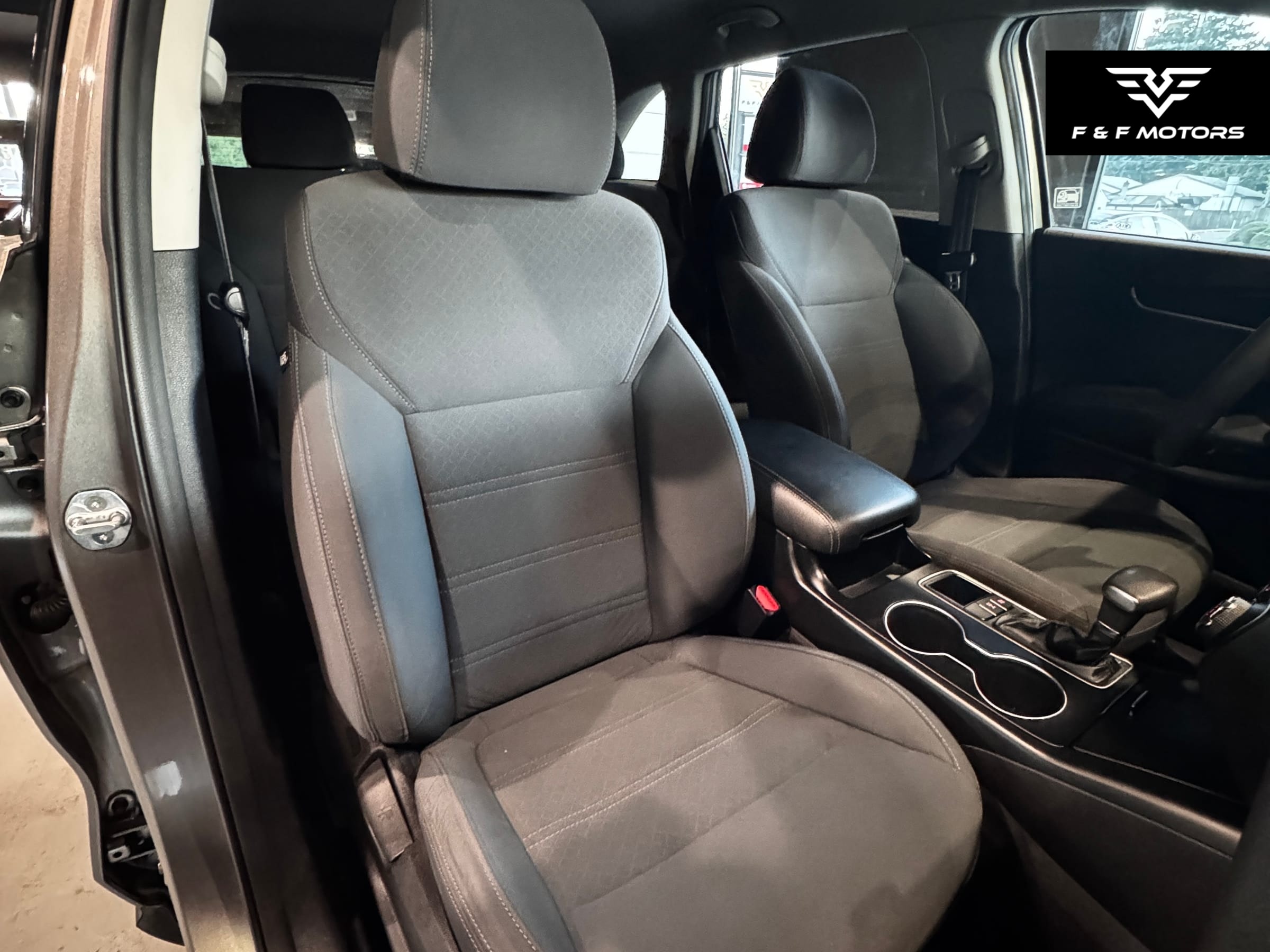 2019 Kia Sorento LX — Interior